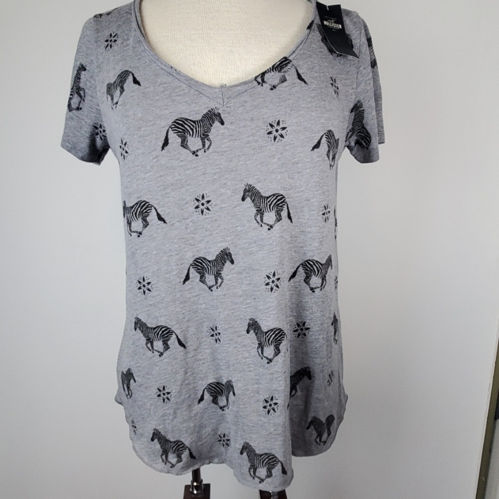 NWT Hollister t shirt with zebra's    A37-12